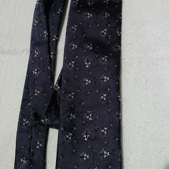 Necktie - Picture 2 of 6